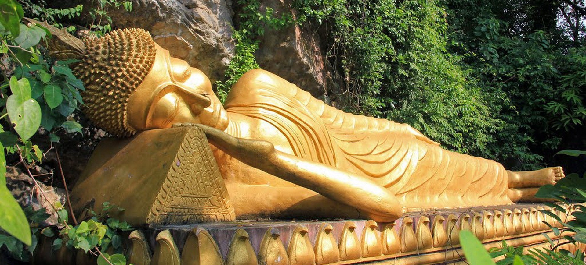 Laos Luang Prabang Pousi Bouddha Couché