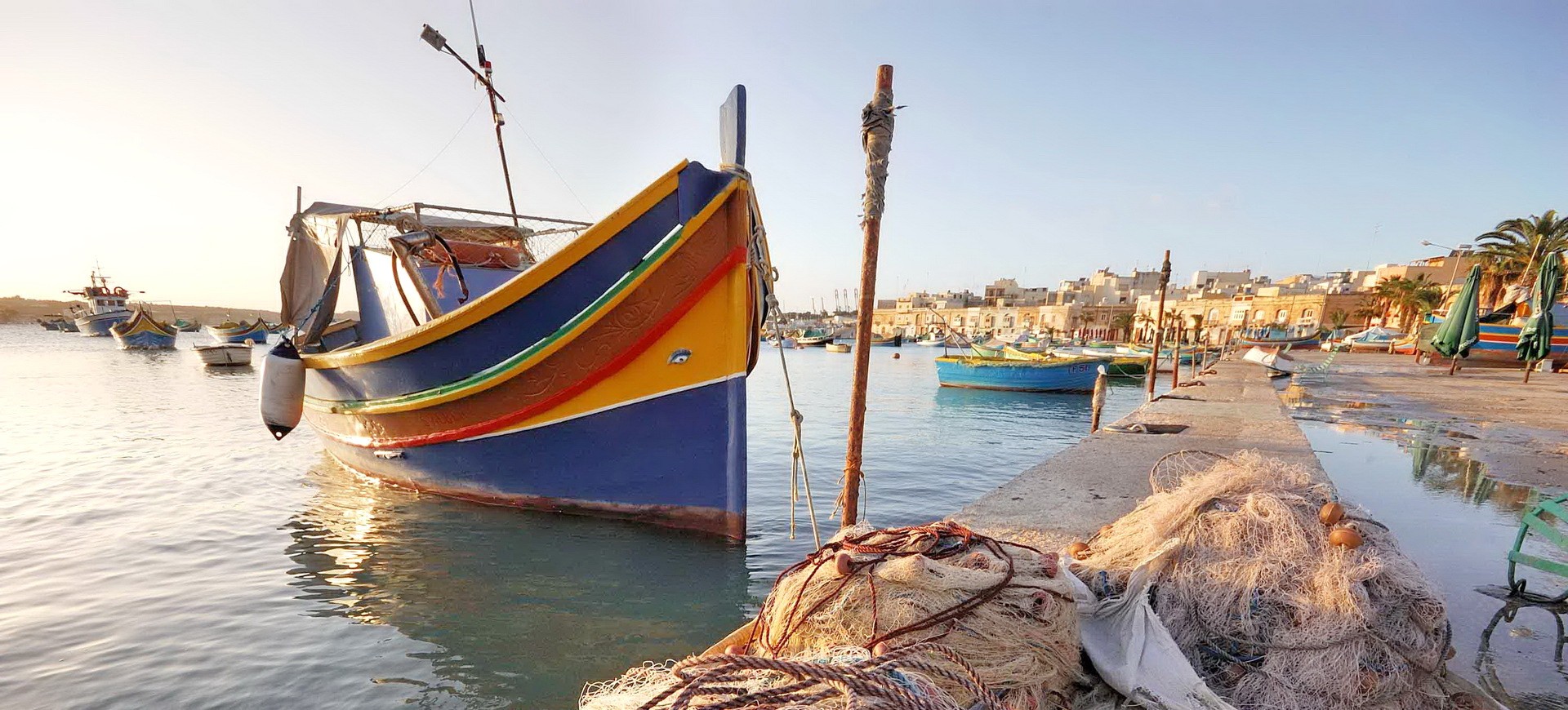 Malte La Vallette Bateau Traditional Luzzu dans le Port