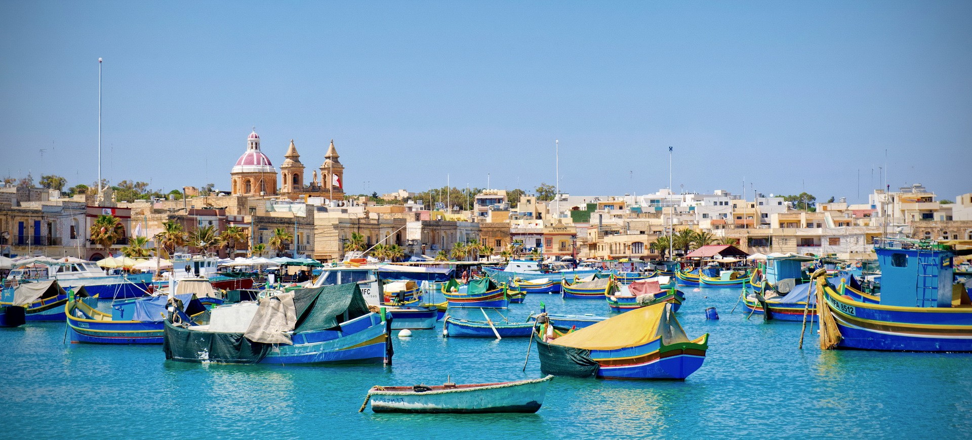 Malte La Vallette Les Bateaux traditionnels Maltaises Luzzu dans la Bai