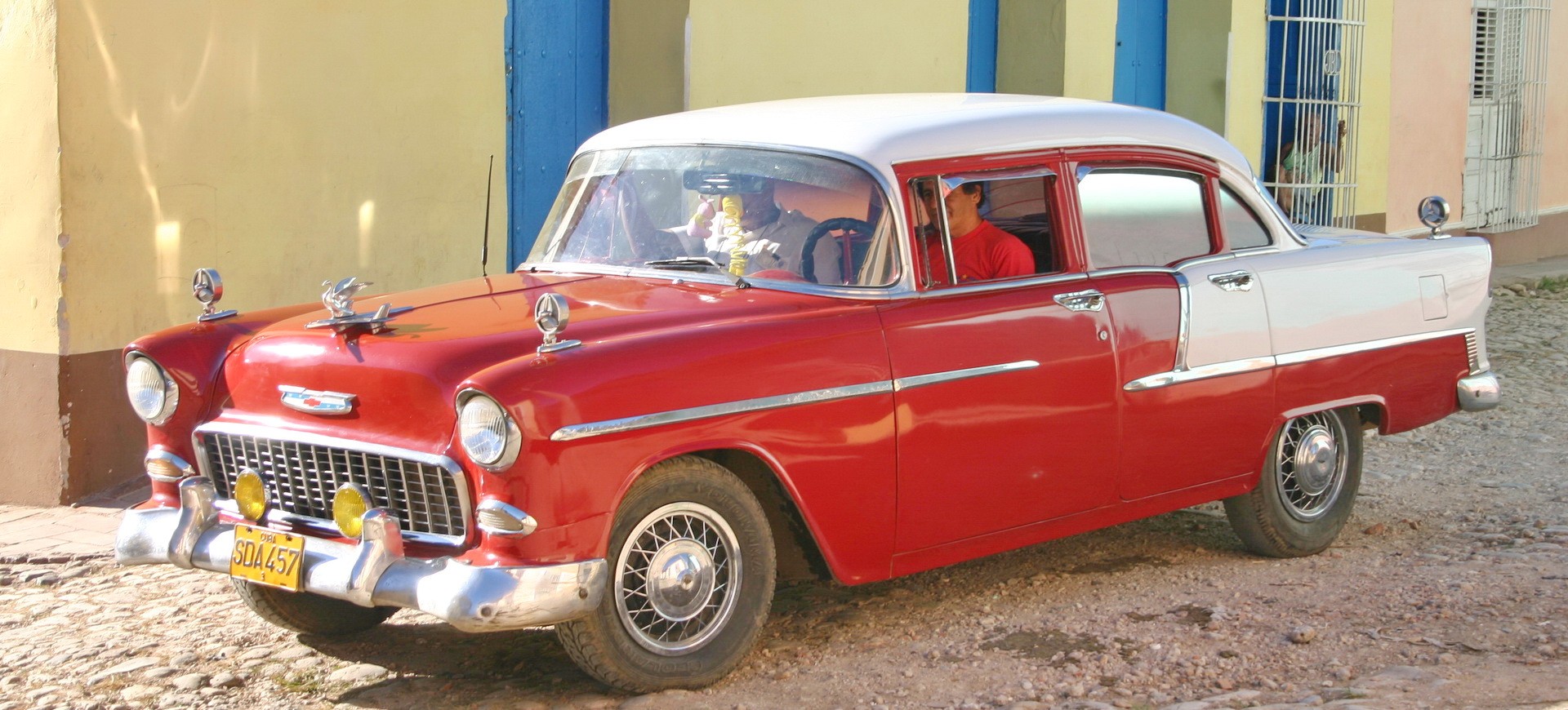 Une vieille voiture américaine à Trinidad