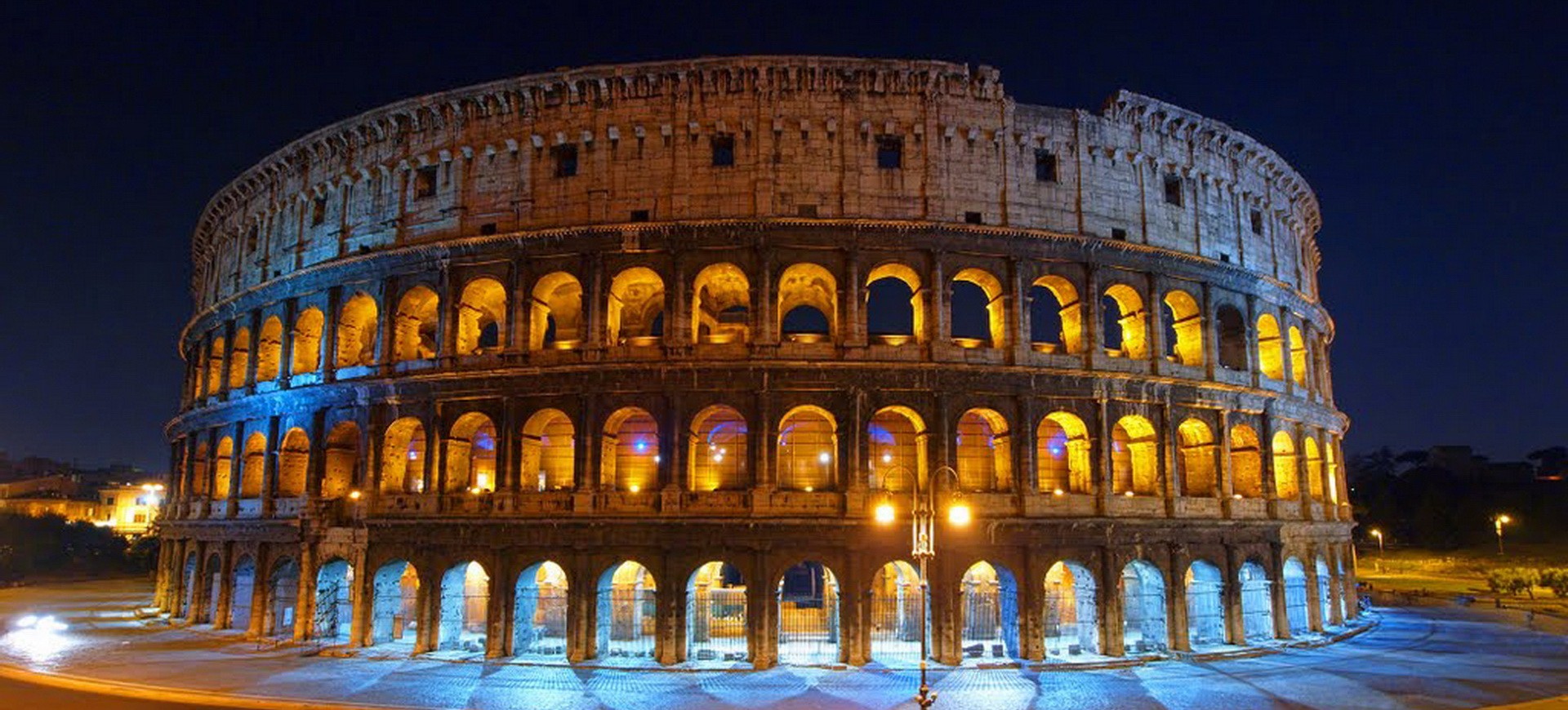 Italie Rome Colisée by night
