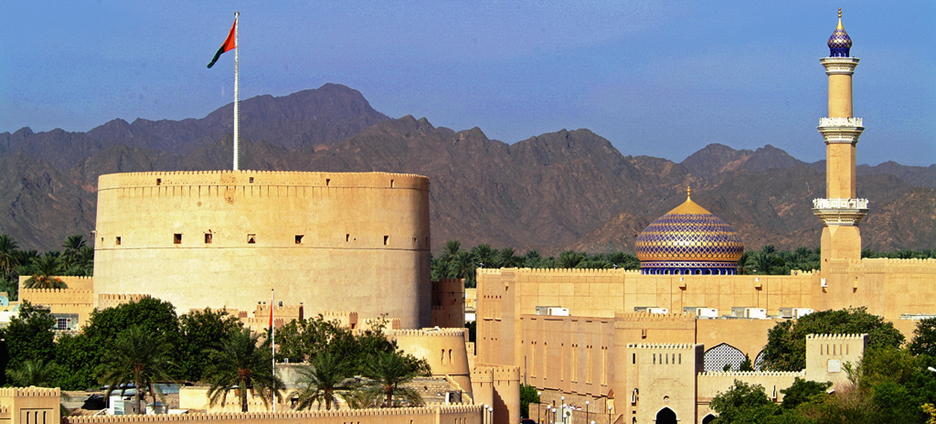 Nizwa, ancienne capitale et le berceau de la culture omanaise. Birkat Al Mouz et ses plantations de dattiers